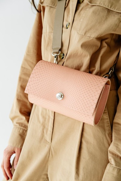 Bag CODE:UNIK LB NOBLE "Peach python" with a cappuccino-colored strap
